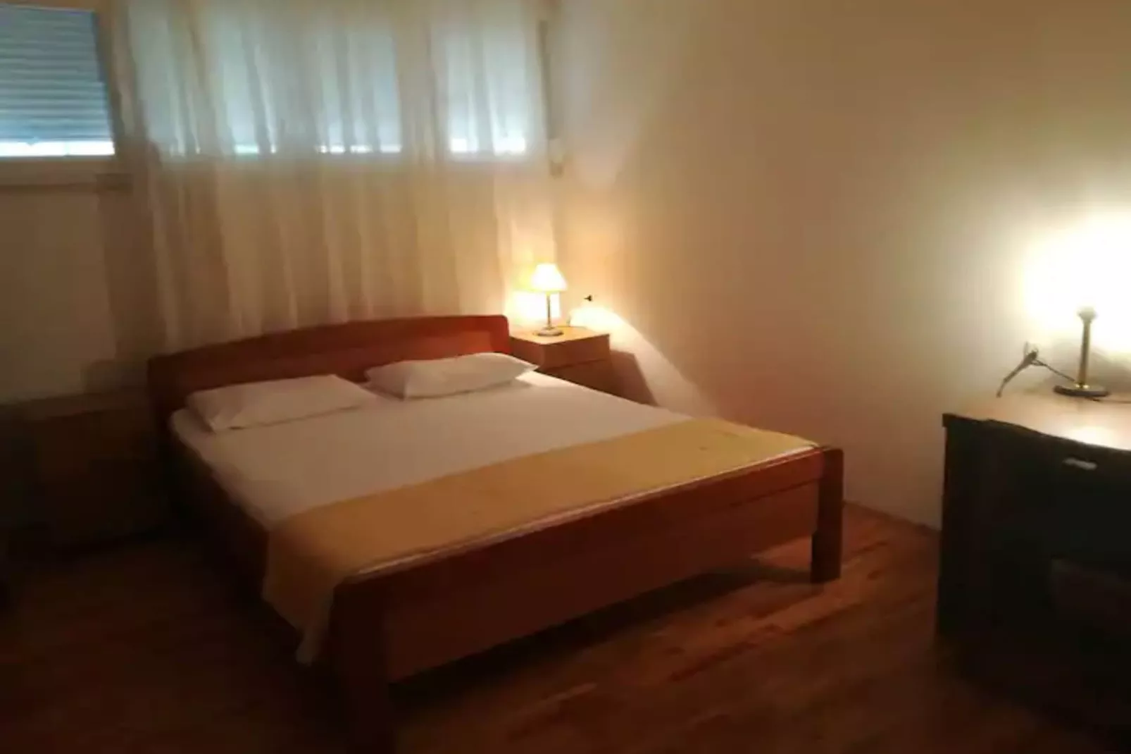 Friendly Well Located Family Apartment - One bedroom apartment-Slaapkamer