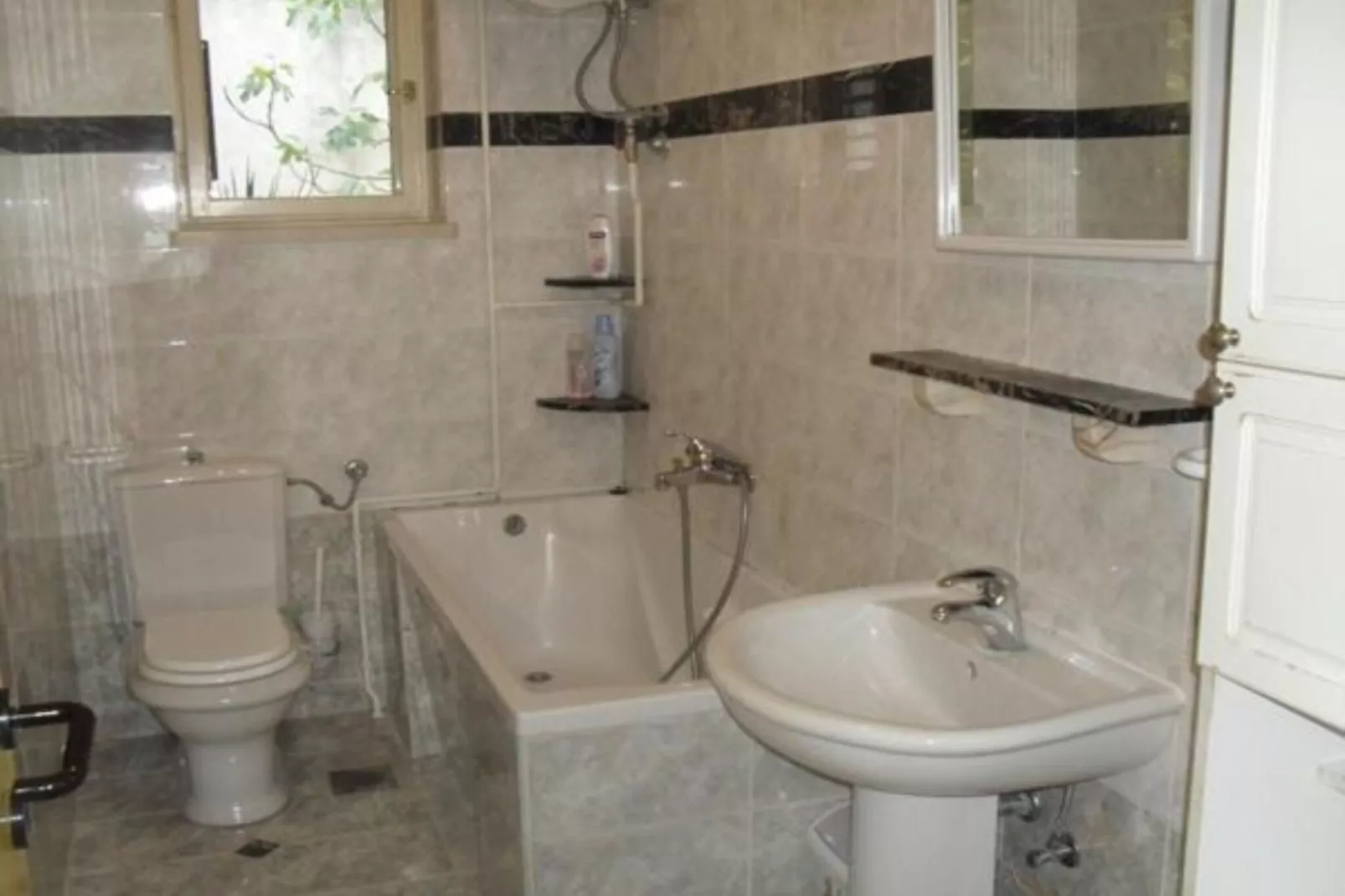 Apartments White House - Studio Apartment with Terrace and Sea View 5-Badkamer