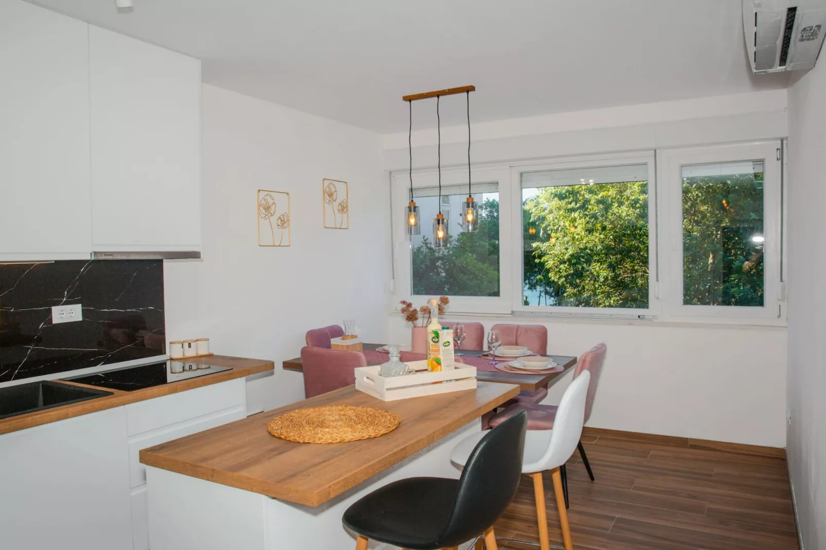 Apartment Matko - Two Bedrom Apartment with Beach View-Eetkamer