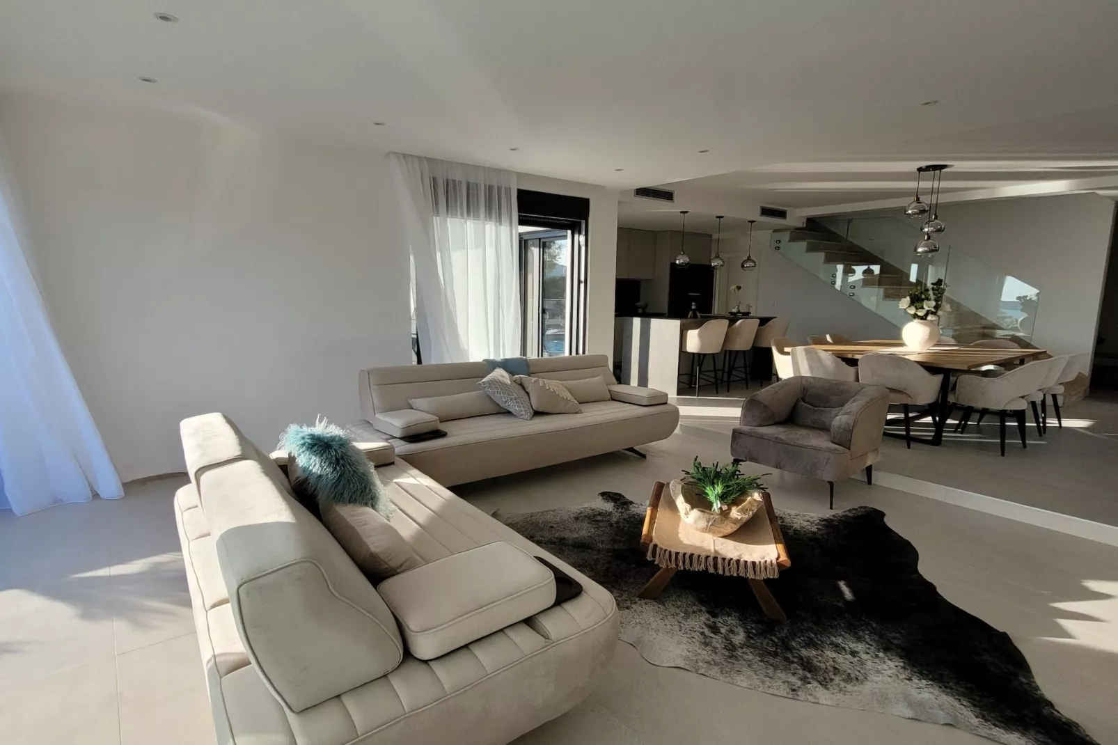 Villa Oasis - Five Bedroom Villa with Private Pool-Woonkamer