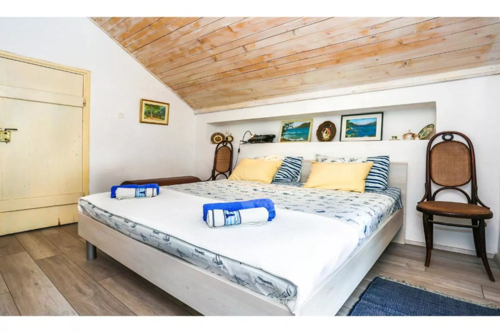 Seaside Holiday Home Andrija - Two Bedroom Holiday Home with Sea View-Slaapkamer