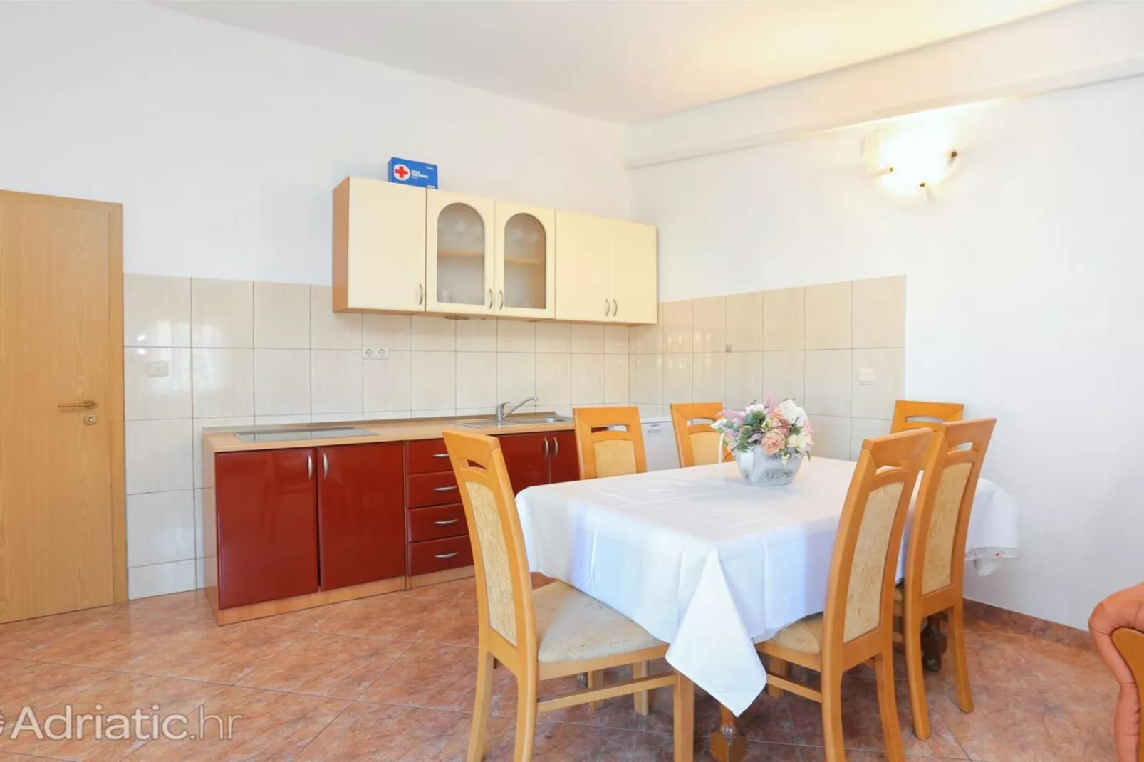 Holiday Home Nada Rogoznica - Six Bedroom Holiday Home-Eetkamer
