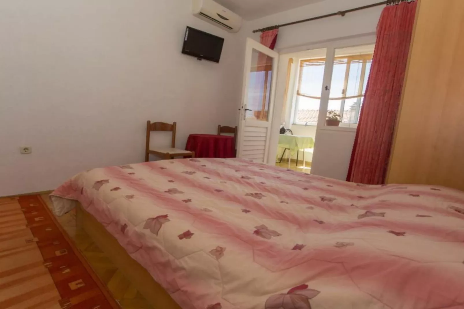 Double Room with Private Balcony (A2)-Slaapkamer