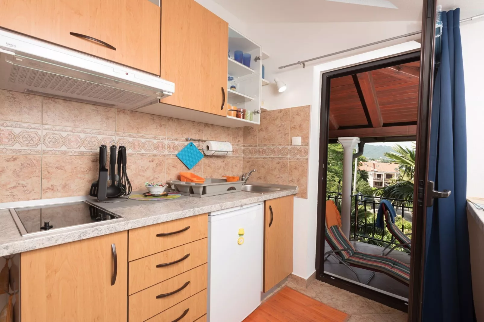 Stylish Lovran Sea View Apartments - One Bedroom Apartment with Terrace and Sea View-Keuken