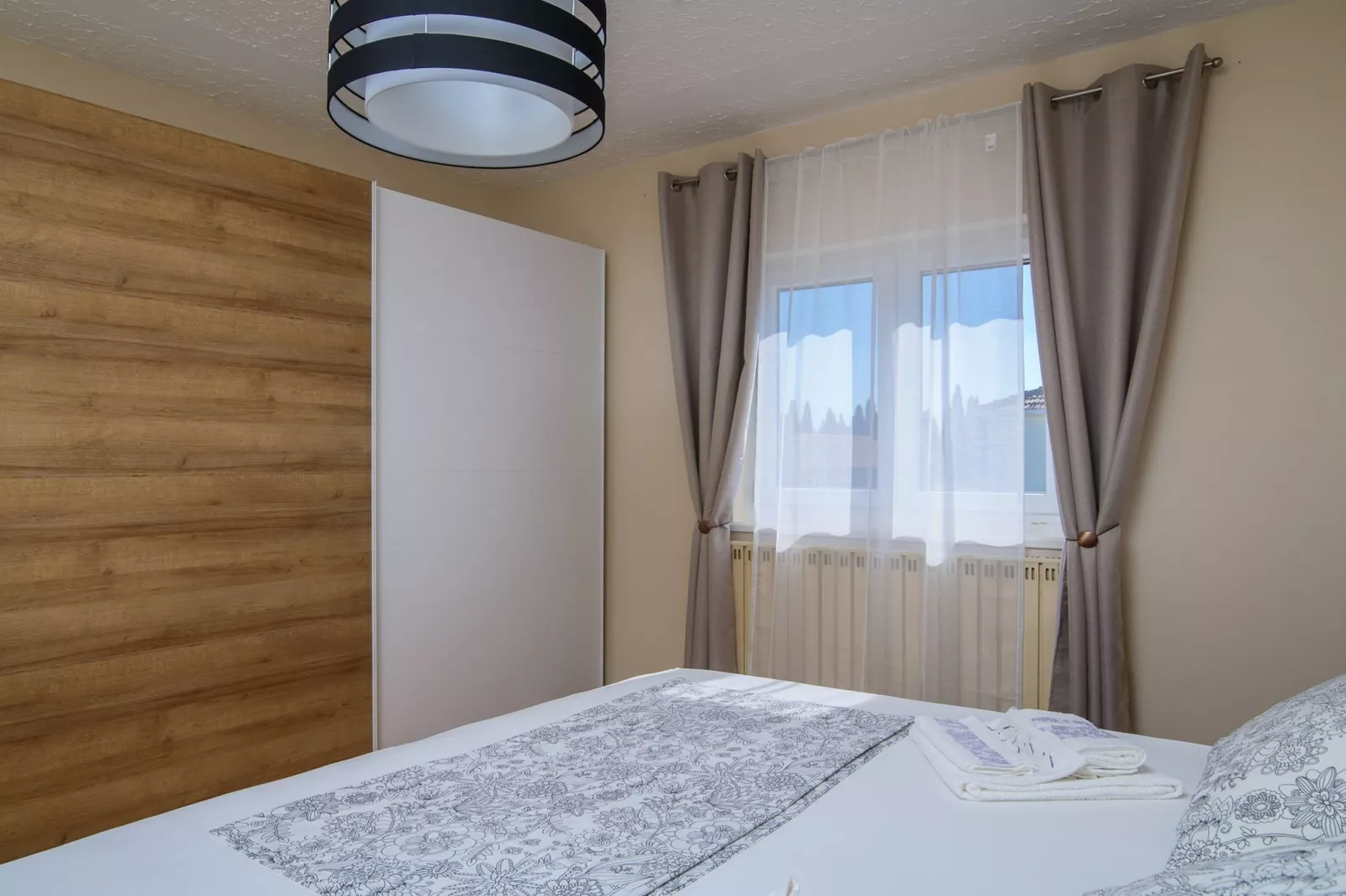 Modern Apartment Near Trogir Beach with Sea View Terrace and Lounge Area - Two Bedroom Apartment-Slaapkamer
