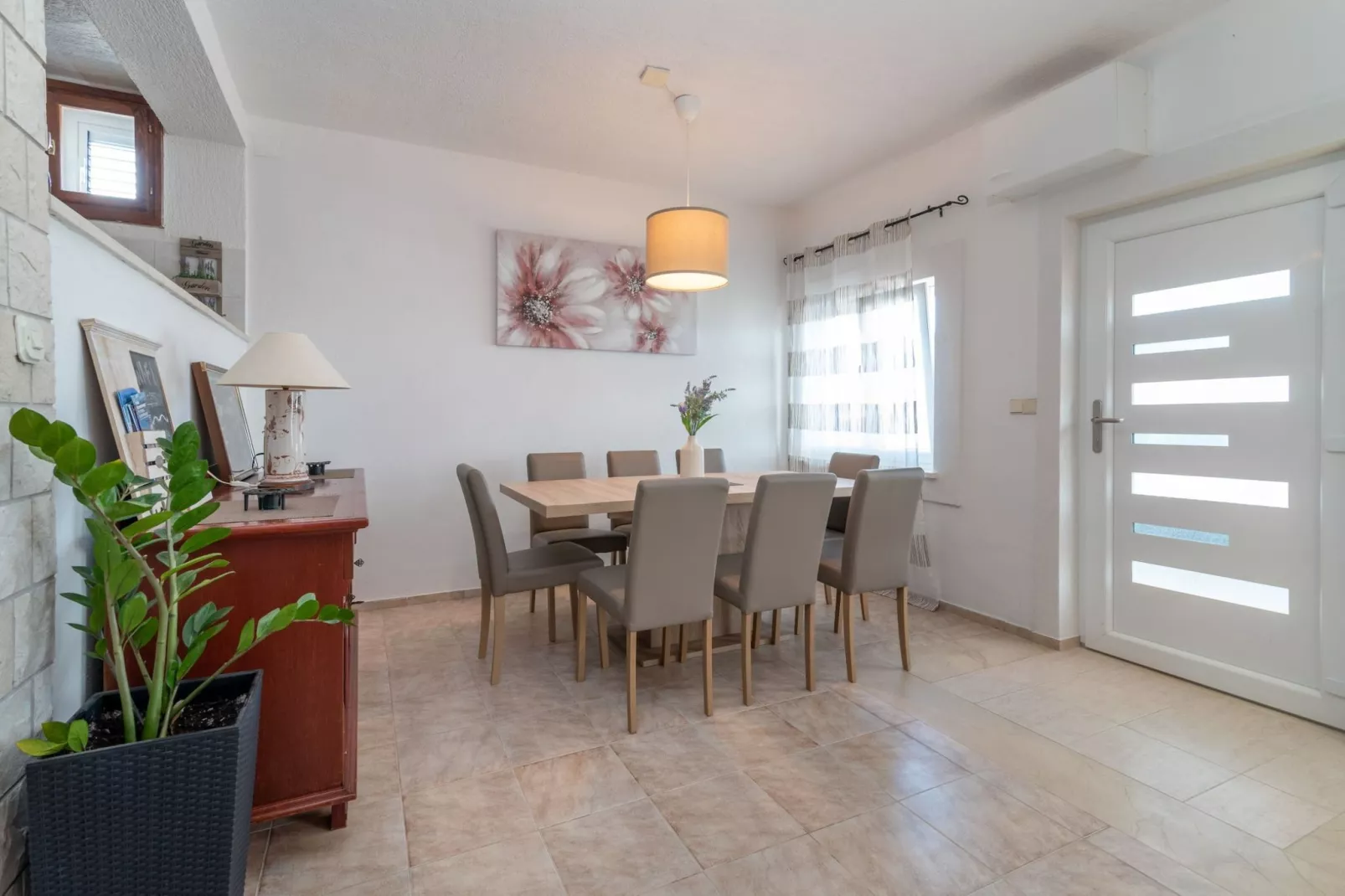 Three Bedroom Villa-Eetkamer