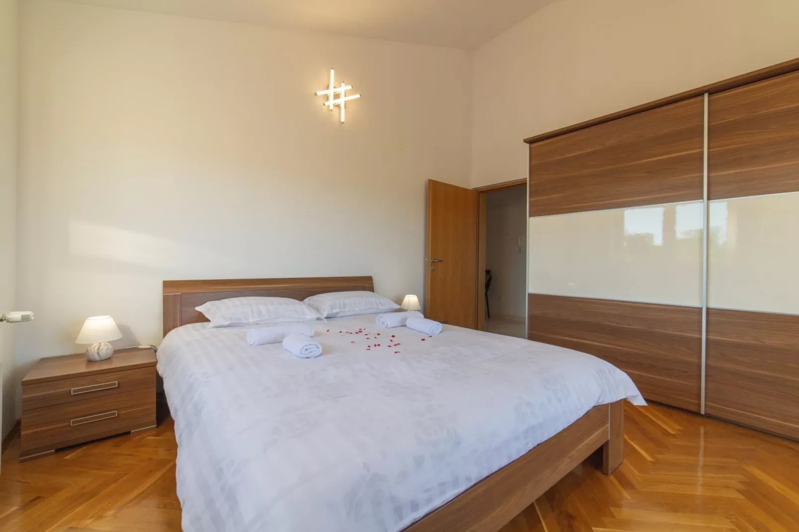 Idyllic Getaway Lovrec Villa with Pool - Five Bedroom Villa with Pool-Slaapkamer