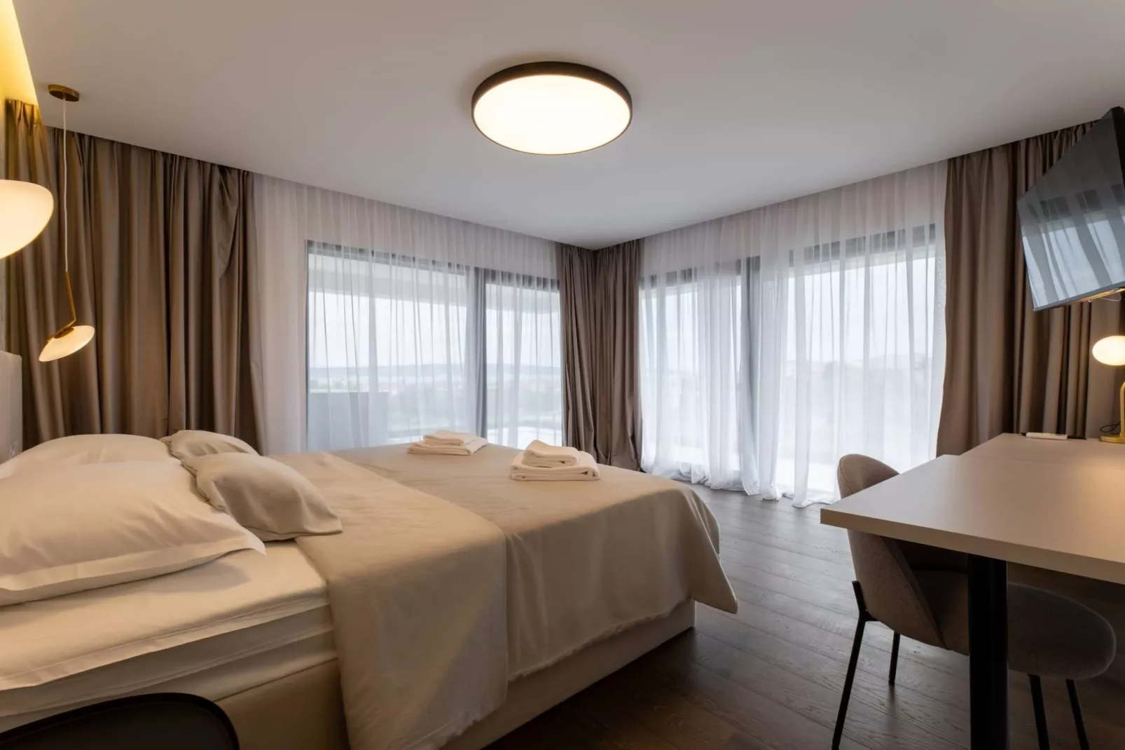 Moonlit Mirage Villa with Pool, Gym and Sauna - Five Bedroom Villa with Pool-Slaapkamer