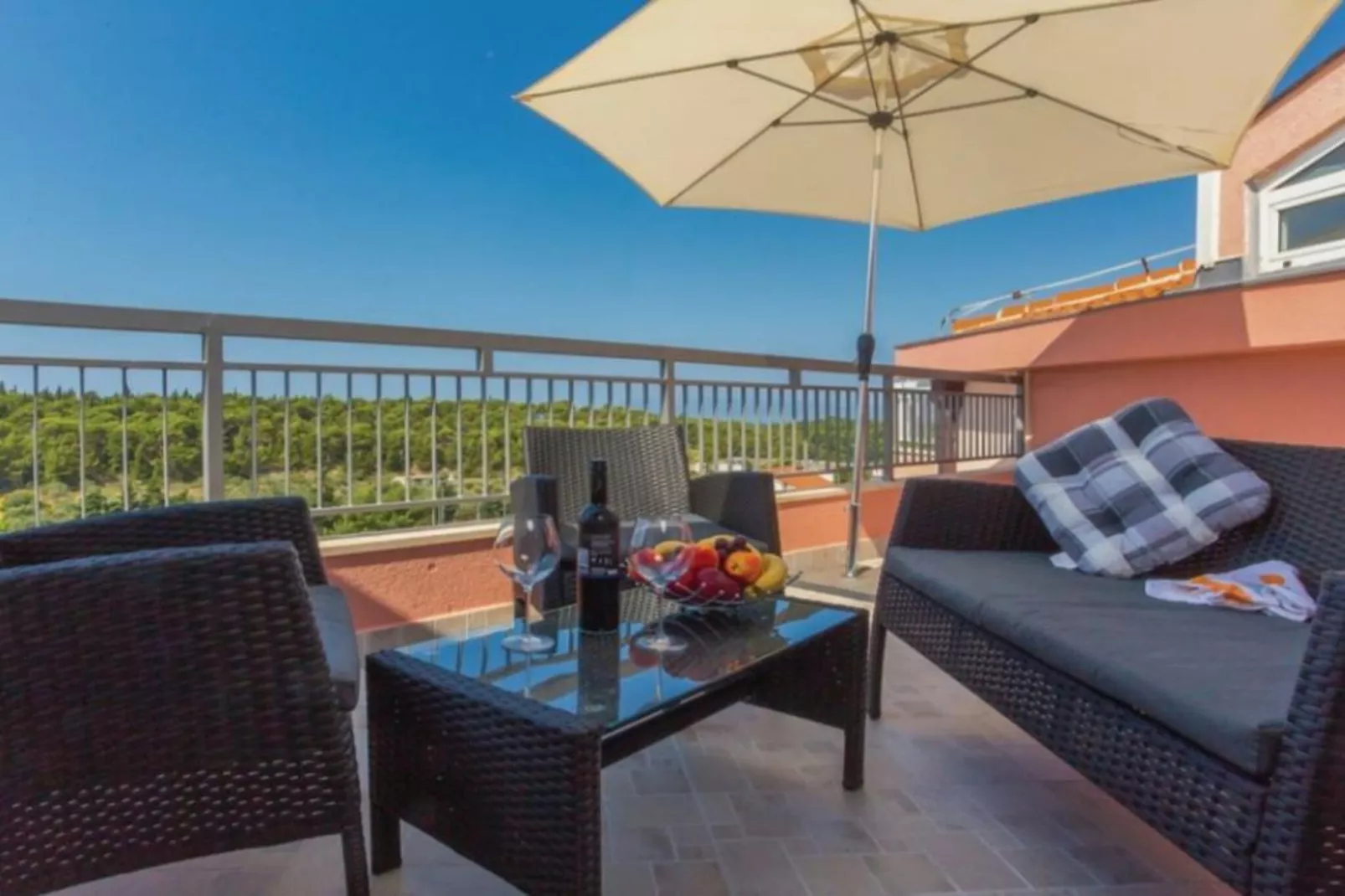 Apartments Grljusic - One Bedroom Apartment 208-Terrasbalkon