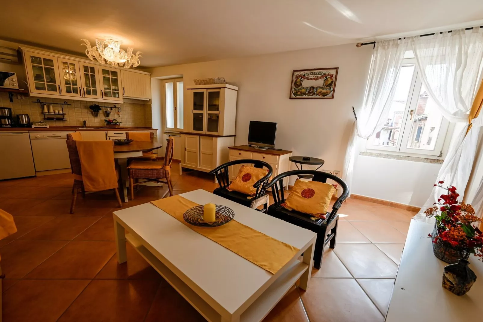 Sleek and Trendy Downtown Apartment - One Bedroom Apartment-Keuken