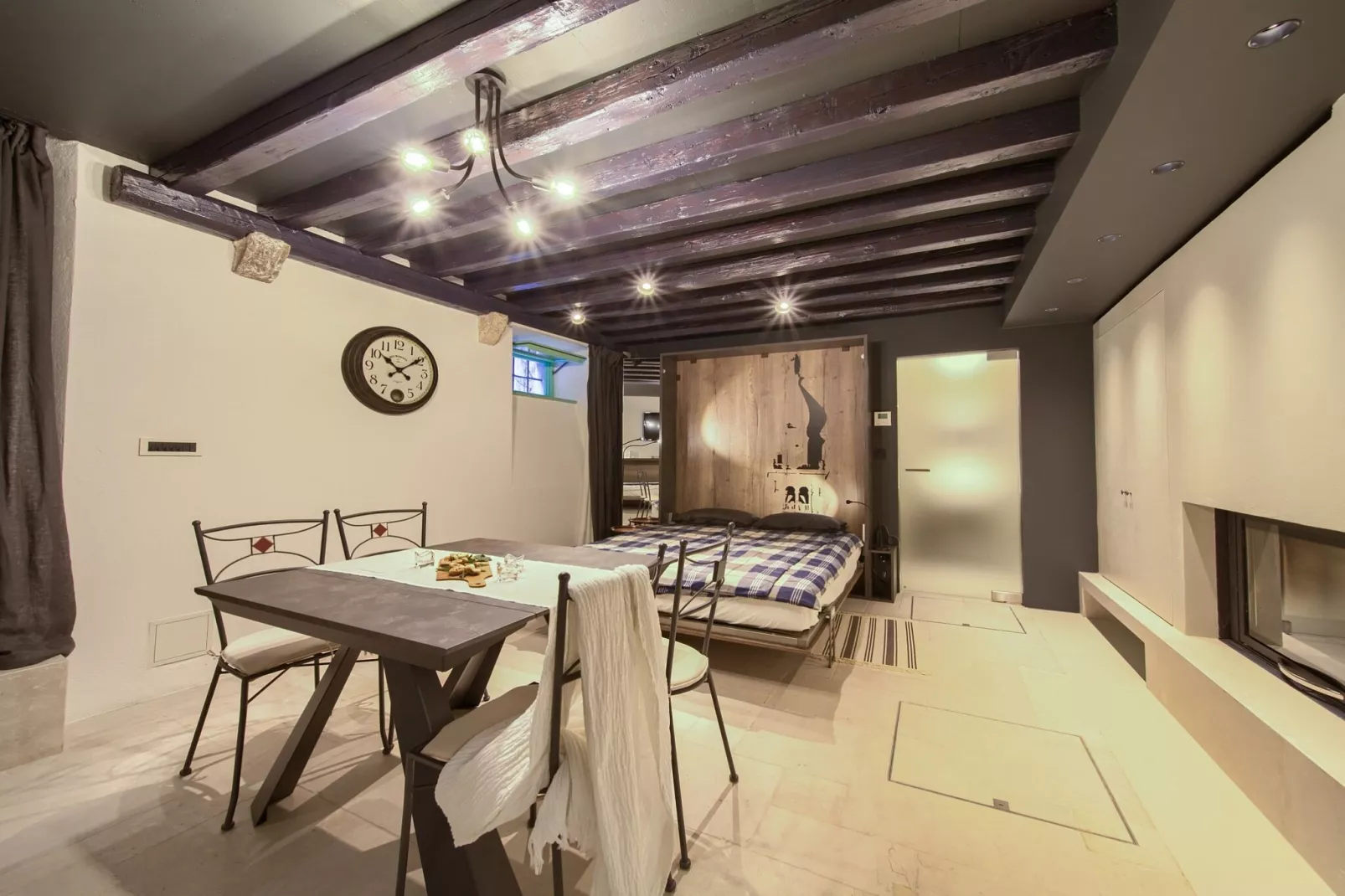 Vibrant and Elegant Downtown Krk Apartments - Studio Apartment (owner 1)-Slaapkamer