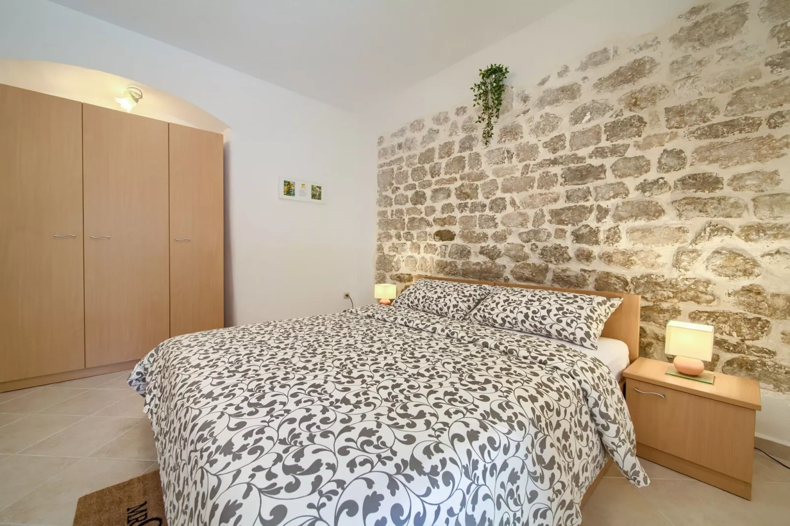 Chic and Charming Krk Downtown Apartments - Classic Studio Apartment (owner Lemon)-Slaapkamer