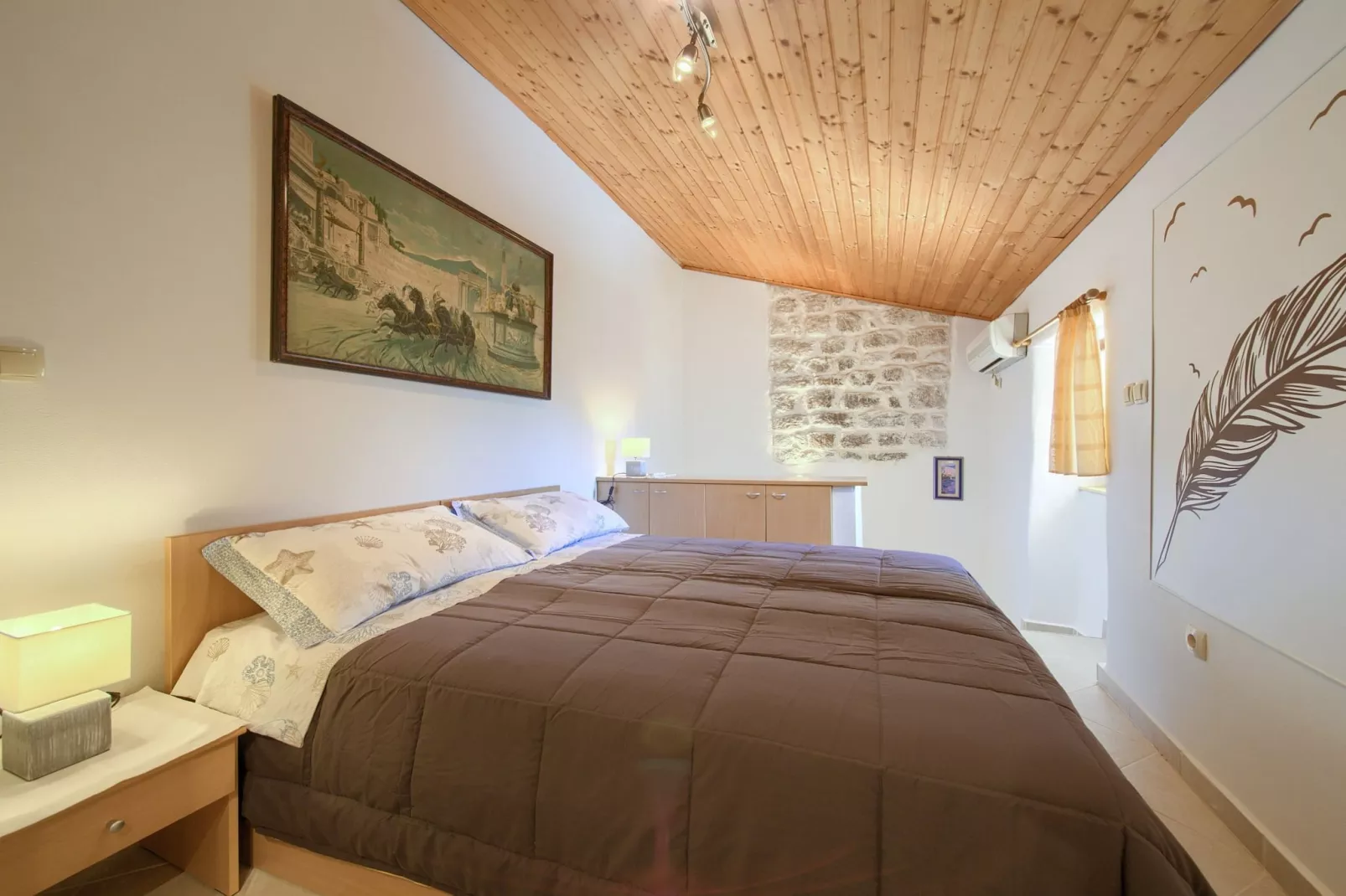 Chic and Charming Krk Downtown Apartments - Standard Studio Apartment (owner Bishop)-Slaapkamer