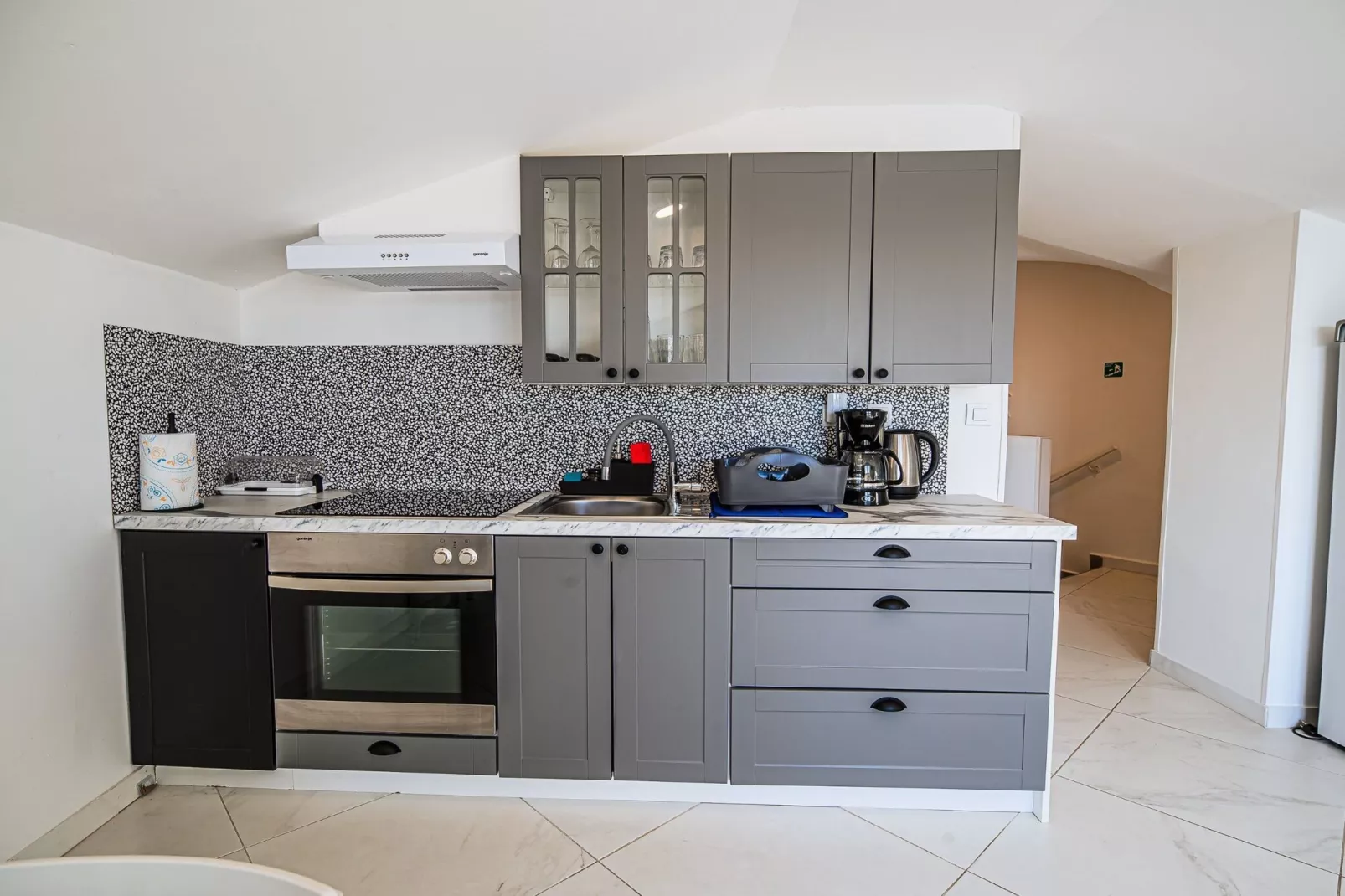Sleek and Stylish Umag Apartments with Sea View - Two Bedroom Apartment with Terrace (owner 2)-Keuken