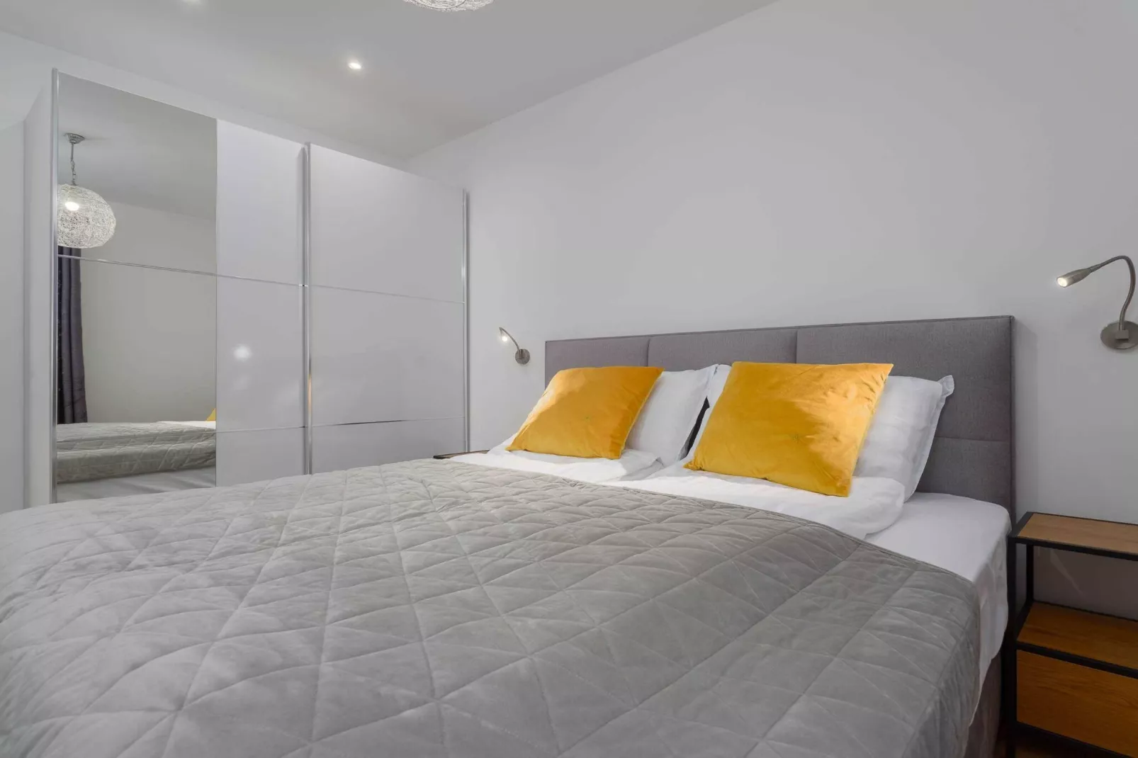 Luxury Beachfront Krk Apartments with Terrace - Studio Apartment with Terrace-Slaapkamer