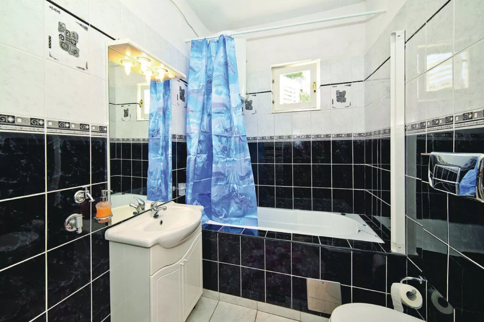 Apartments Halilović - Two Bedroom Apartment 2-Badkamer
