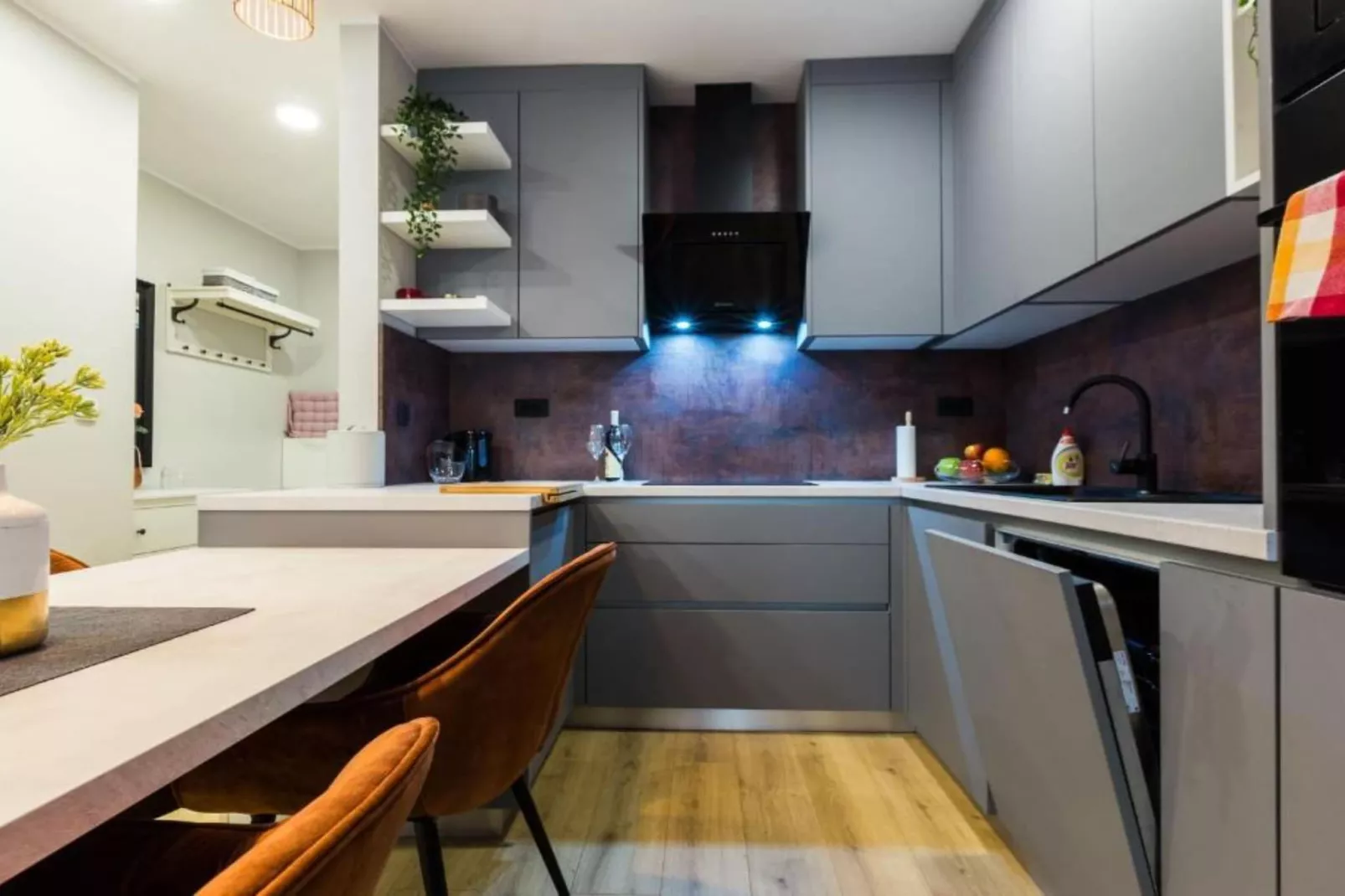 Cultural Haven Central Two Bedroom Apartment in Zadar with City Views - Two Bedroom Apartment-Keuken