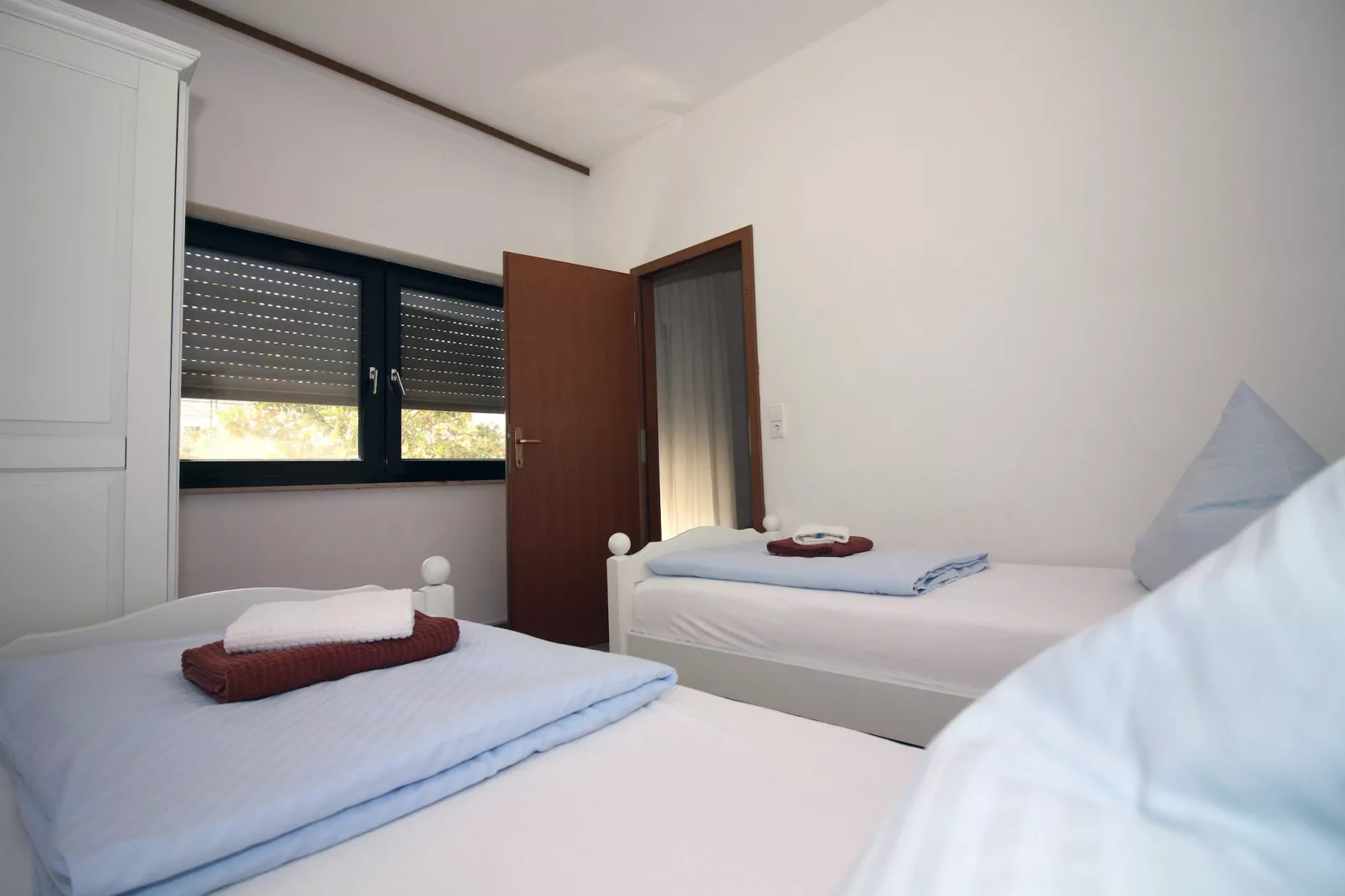Zadar Coastal Haven - Two Bedroom Apartment With Balcony-Slaapkamer