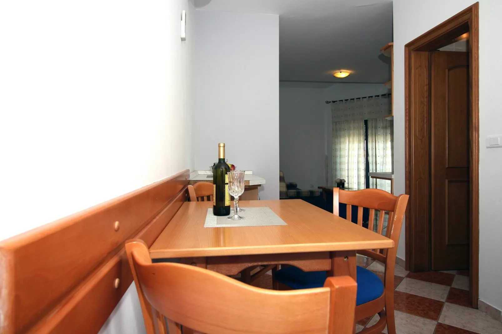 Zadar Coastal Haven - One Bedroom Apartment With Sea View-Eetkamer