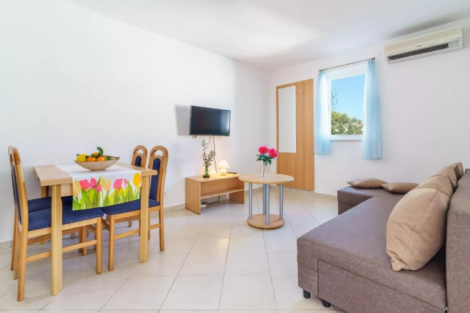 Lumbarda Resort Apartments - Comfort One Bedroom Apartment D4-Woonkamer