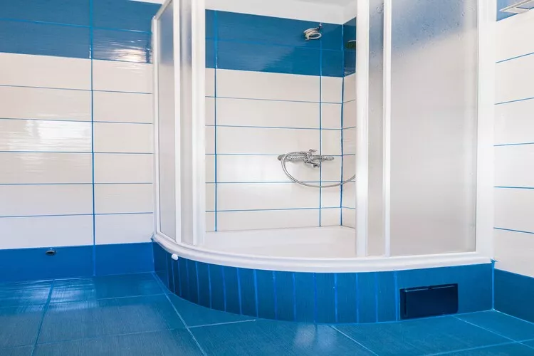 Cozy Apartments in Zadar with Sea and Mountain Views - Studio Apartment with Mountain View (owner 4)-Badkamer