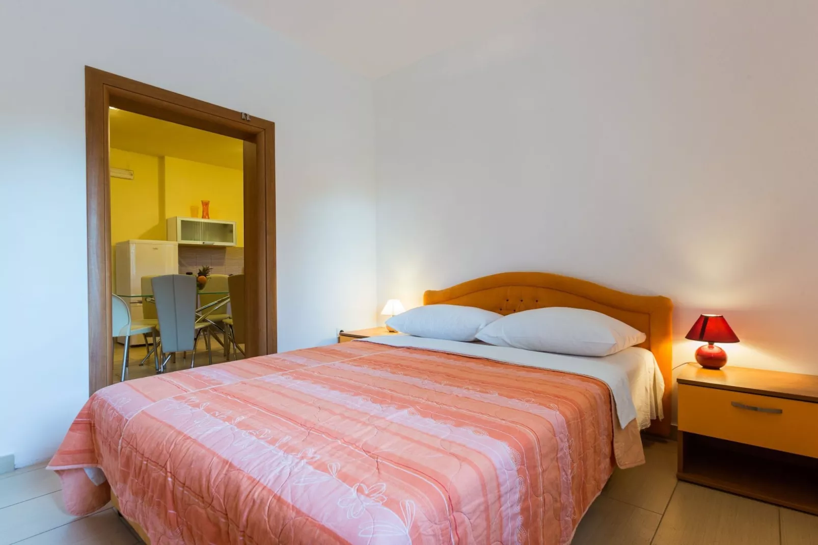 Elegant and Lavish Leisure Apartments Zadar with Outdoor Pool - Standard Two Bedroom Apartment with Terrace (owner Orange)-Slaapkamer