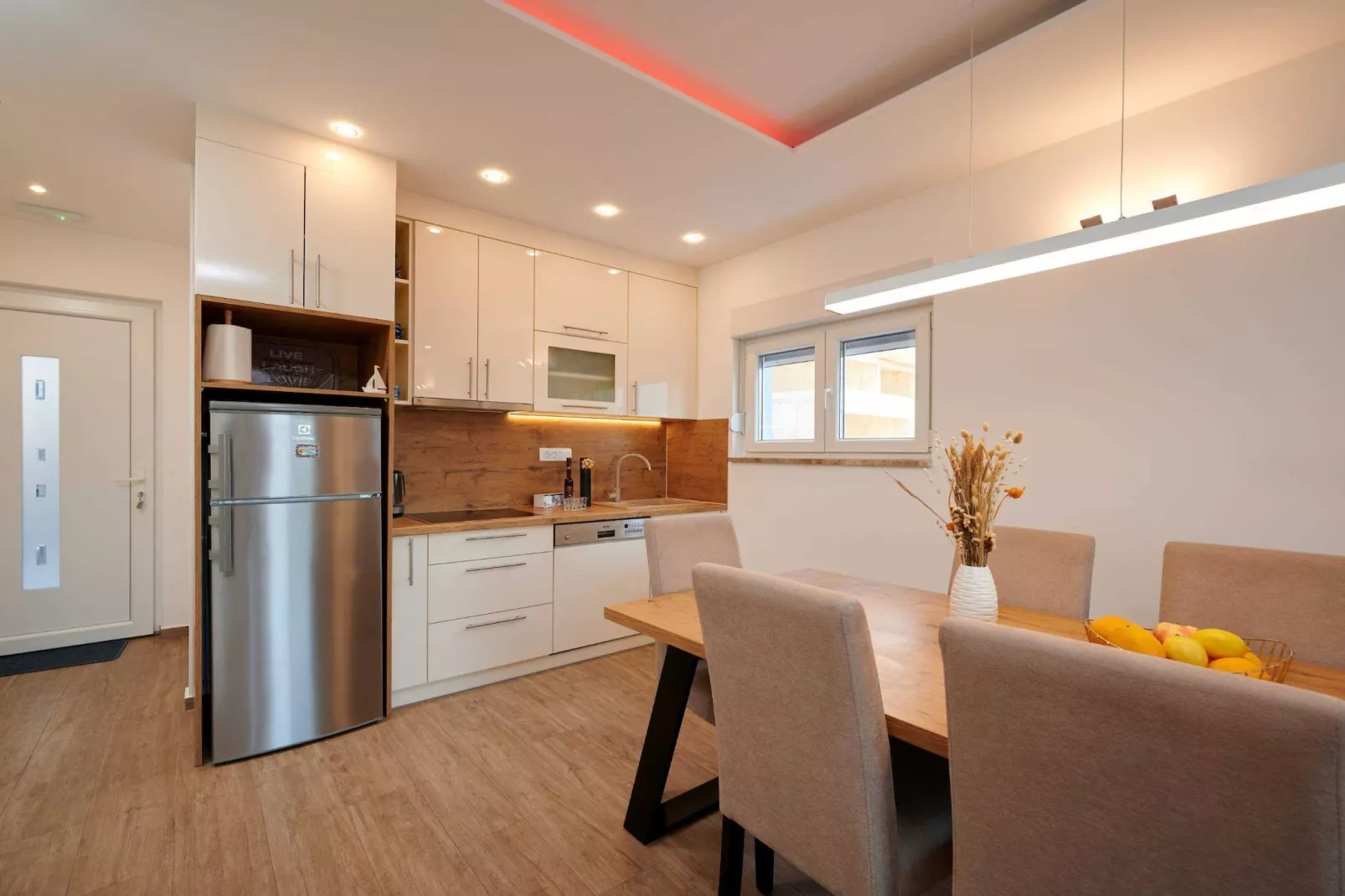 Exclusive Okrug Gornji Apartment with Shared Pool - Two bedroom Apartment with Shared Pool-Keuken