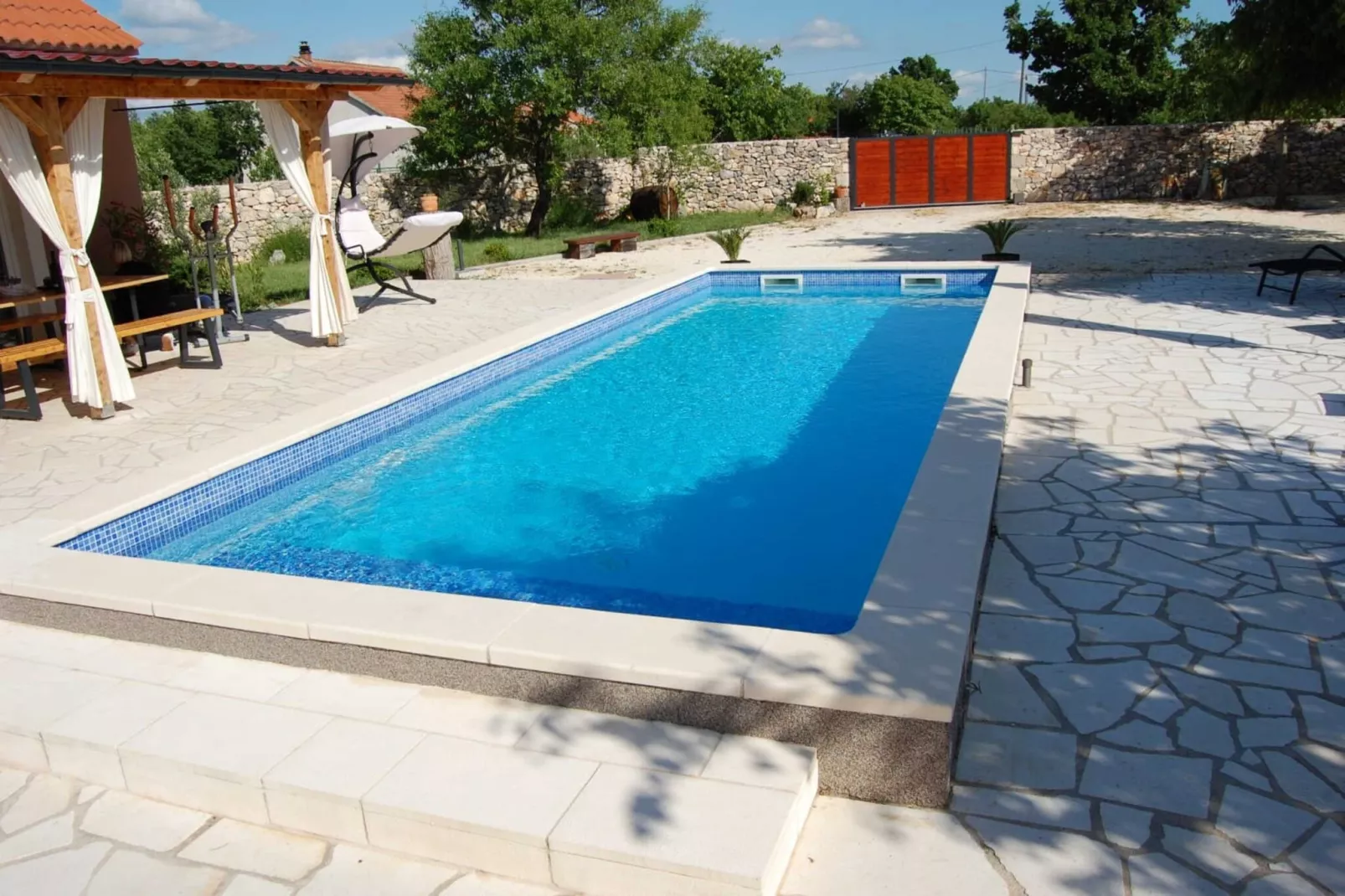 Holiday Home Luca-Zwembad