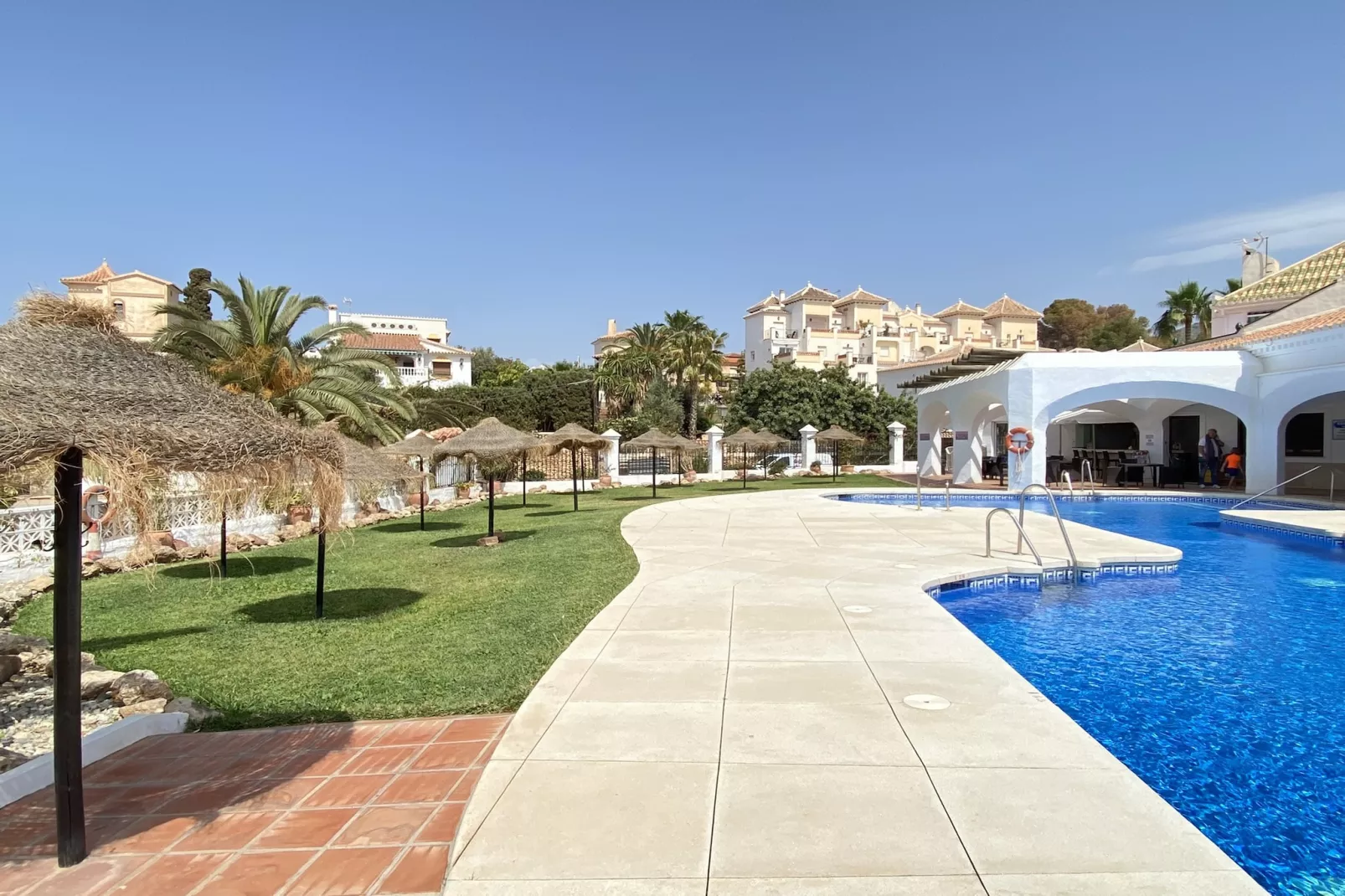 Capistrano Playa 206 by Casasol-Zwembad