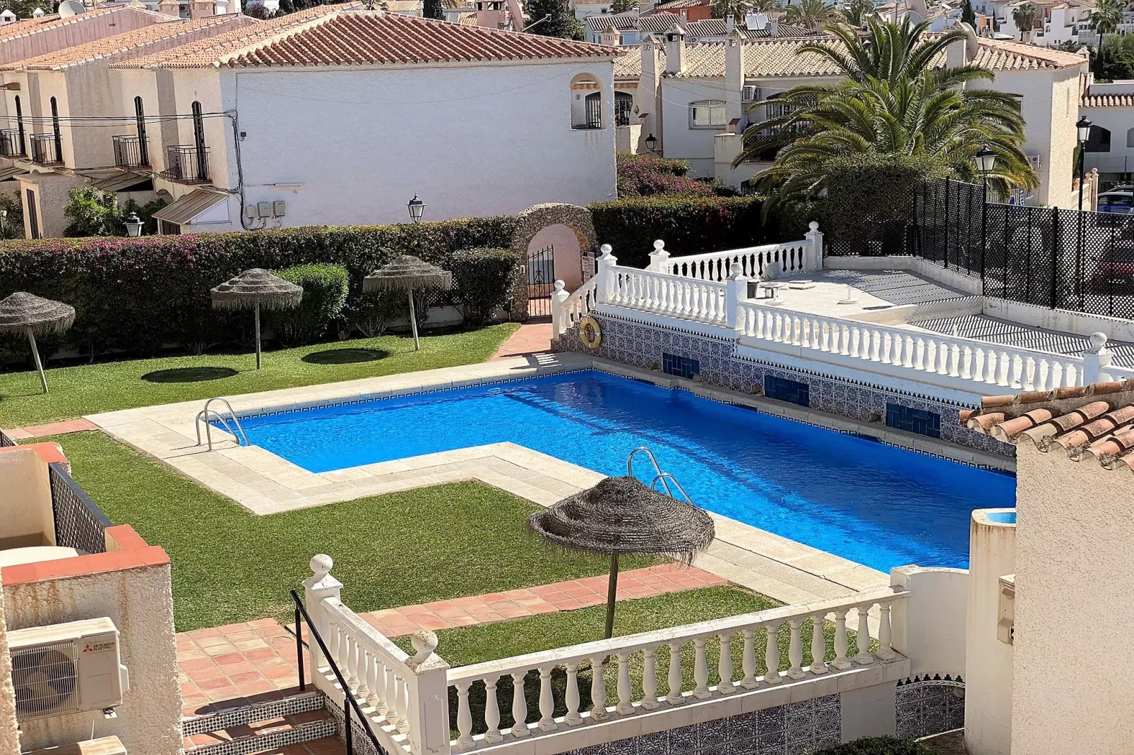 Verano Azul 67 Seaview by Casasol-Zwembad