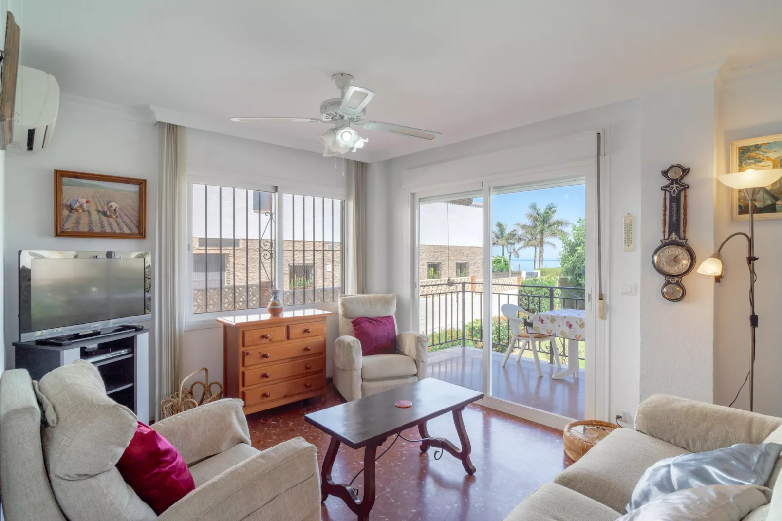 Acapulco Apartment 7 by Casasol-Woonkamer