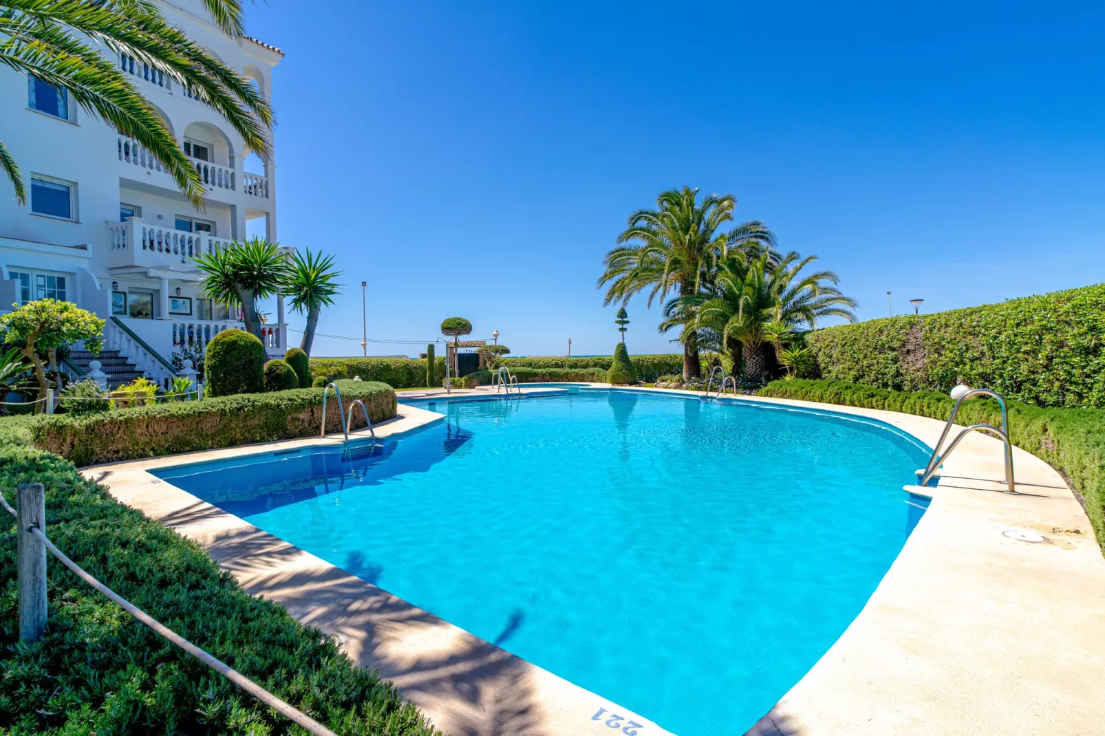 Stella Maris Beachfront 1J by Casasol-Zwembad