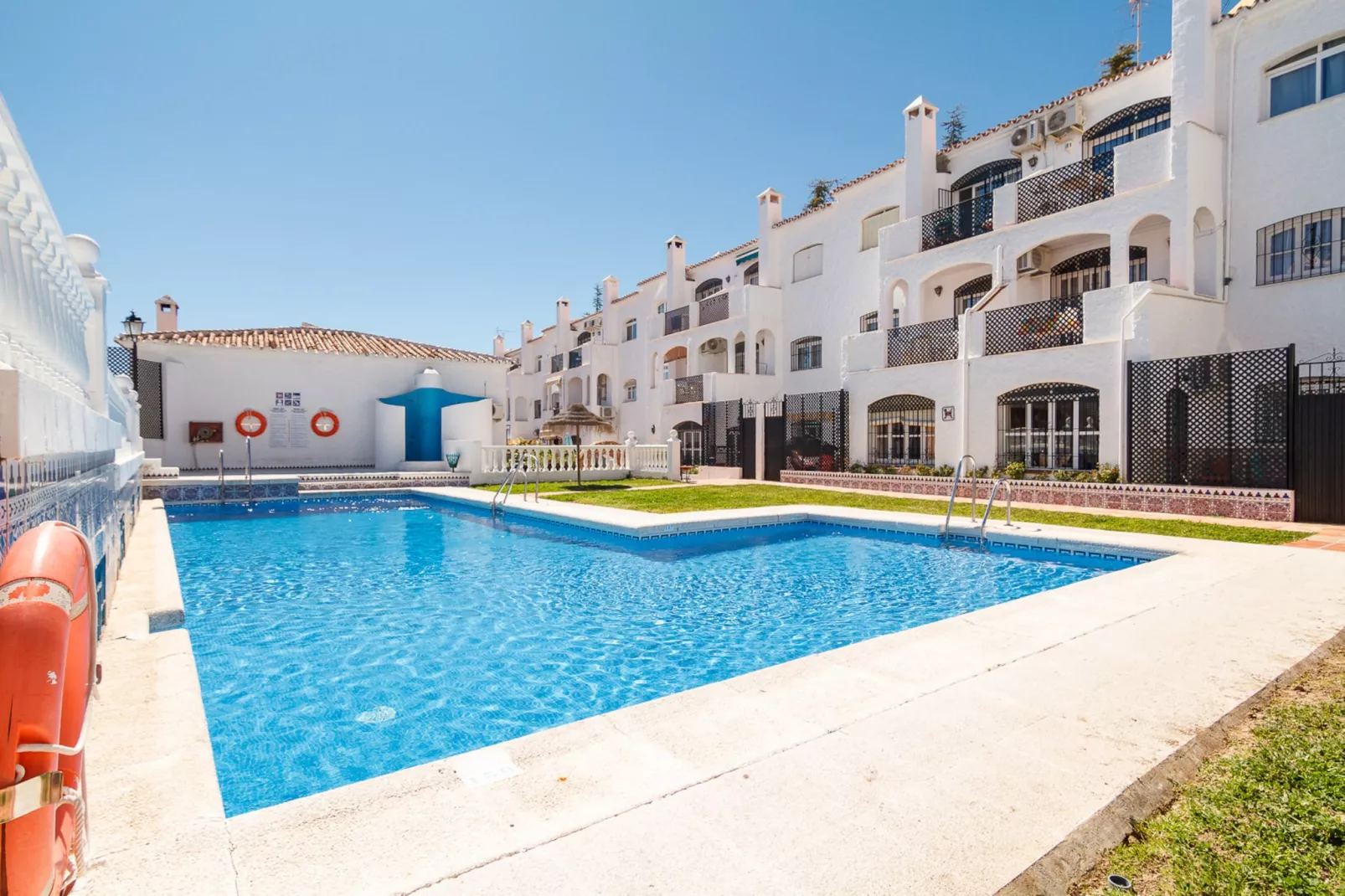 Verano Azul Seasun 90B by Casasol-Zwembad