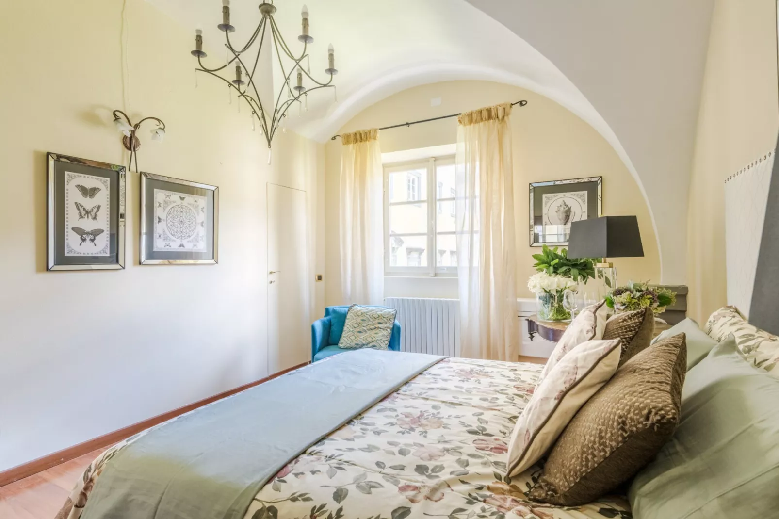 The Arnolfini Portrait Apartment-Niet-getagd