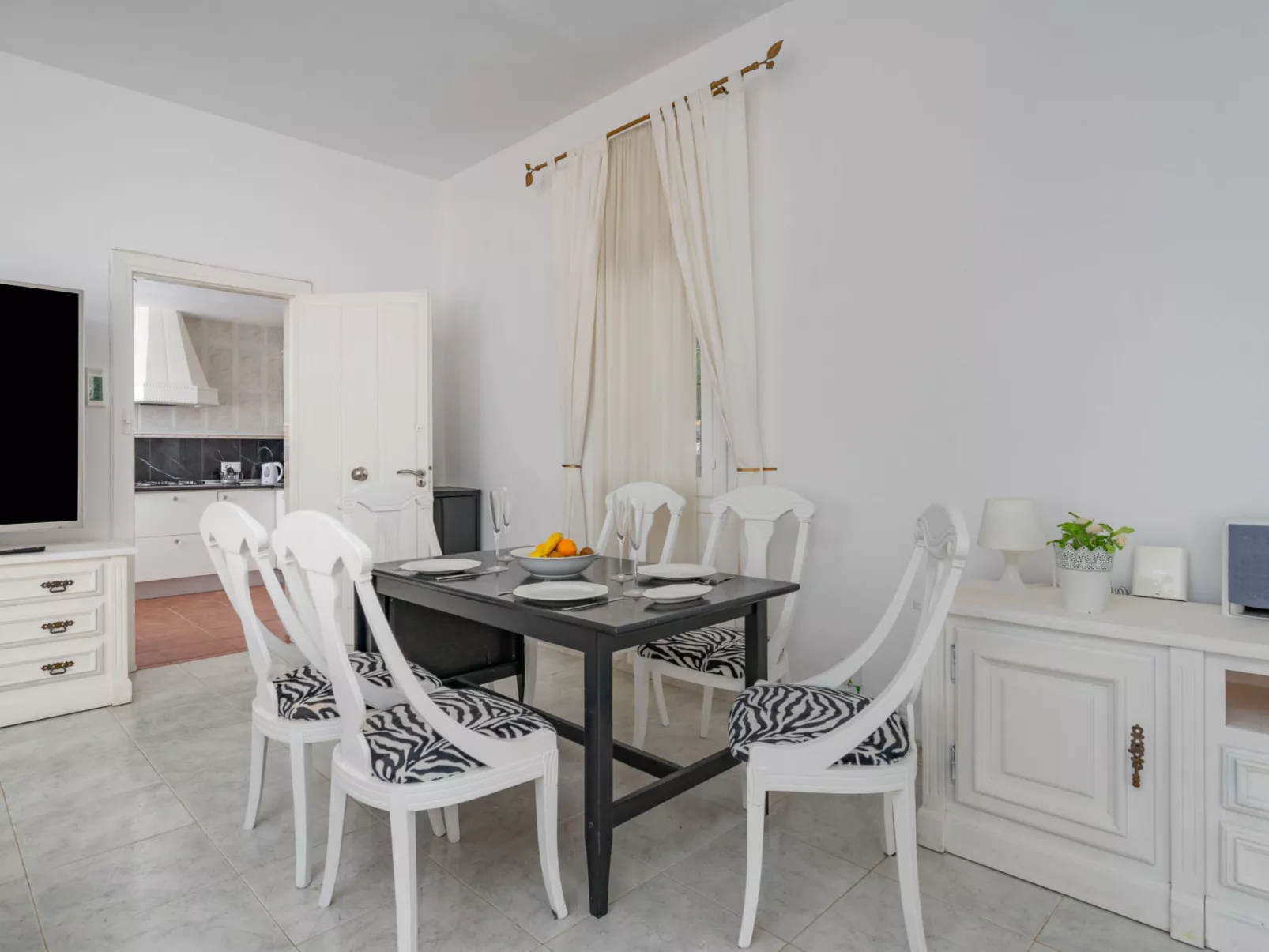 Villa La Paisible-Binnen