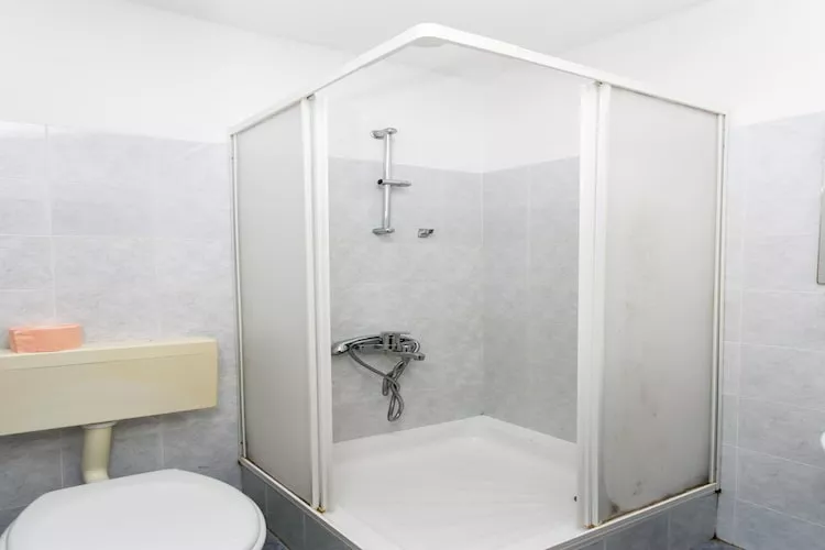 Guest House Zec -  Double or Twin Room with Balcony-Badkamer