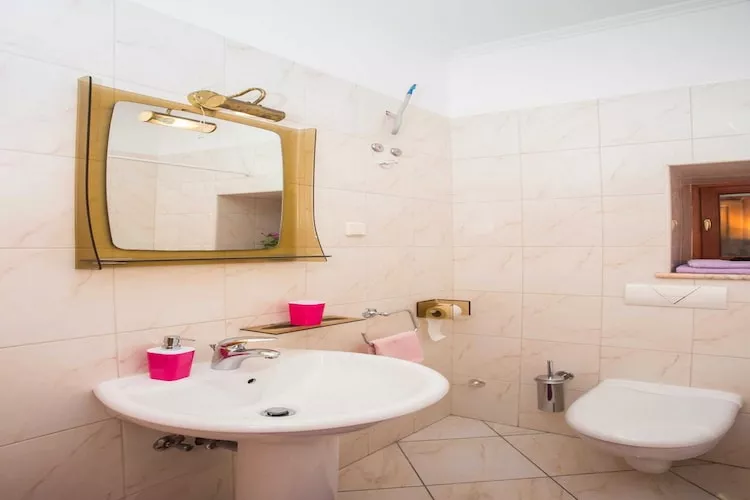Rooms Lovrijenac - Double Room with Sea View(1)-Badkamer