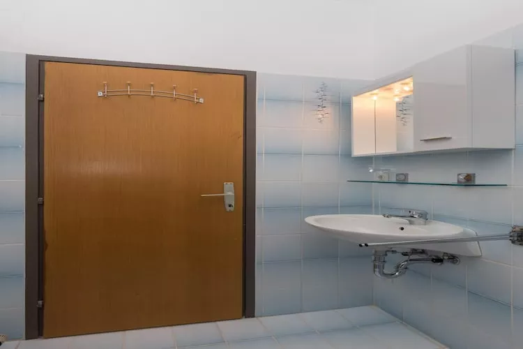 Rooms Villa Bašica - Comfort Double Room with Balcony and Sea View (Soba 3)-Badkamer
