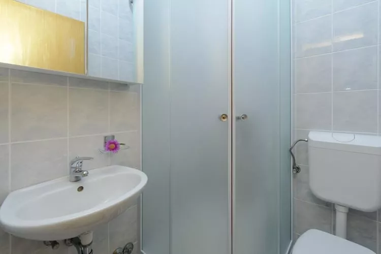 Oreb Dream Apartments - Two Bedroom Apartment with Terrace and Sea View (Apartment 4)-Badkamer