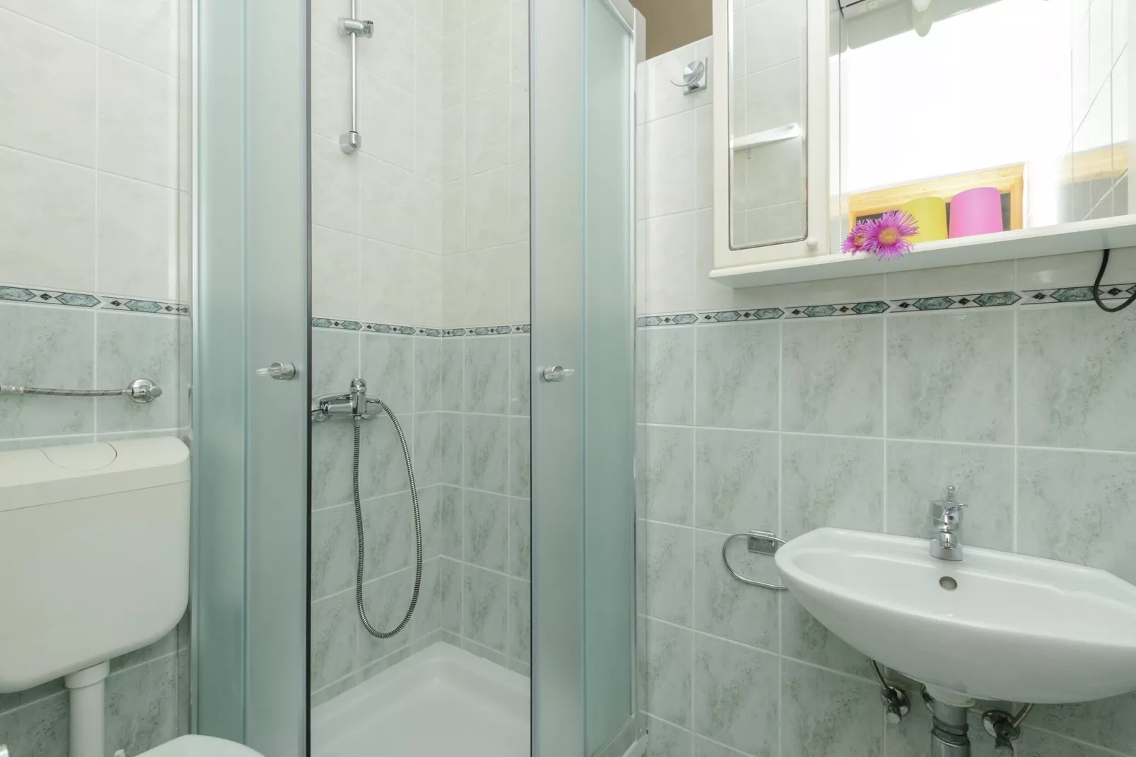 Oreb Dream Apartments - One Bedroom Apartment with Terrace and Sea View (Apartment 1)-Badkamer