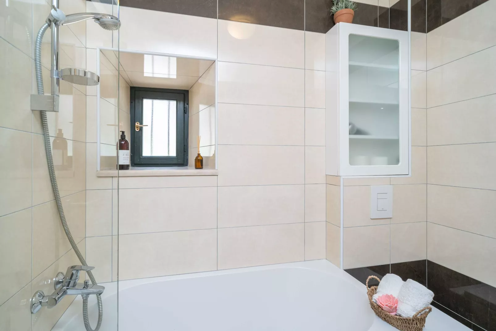 Holiday Home Majkovi - Three Bedroom Holiday Home with Swimming Pool-Badkamer