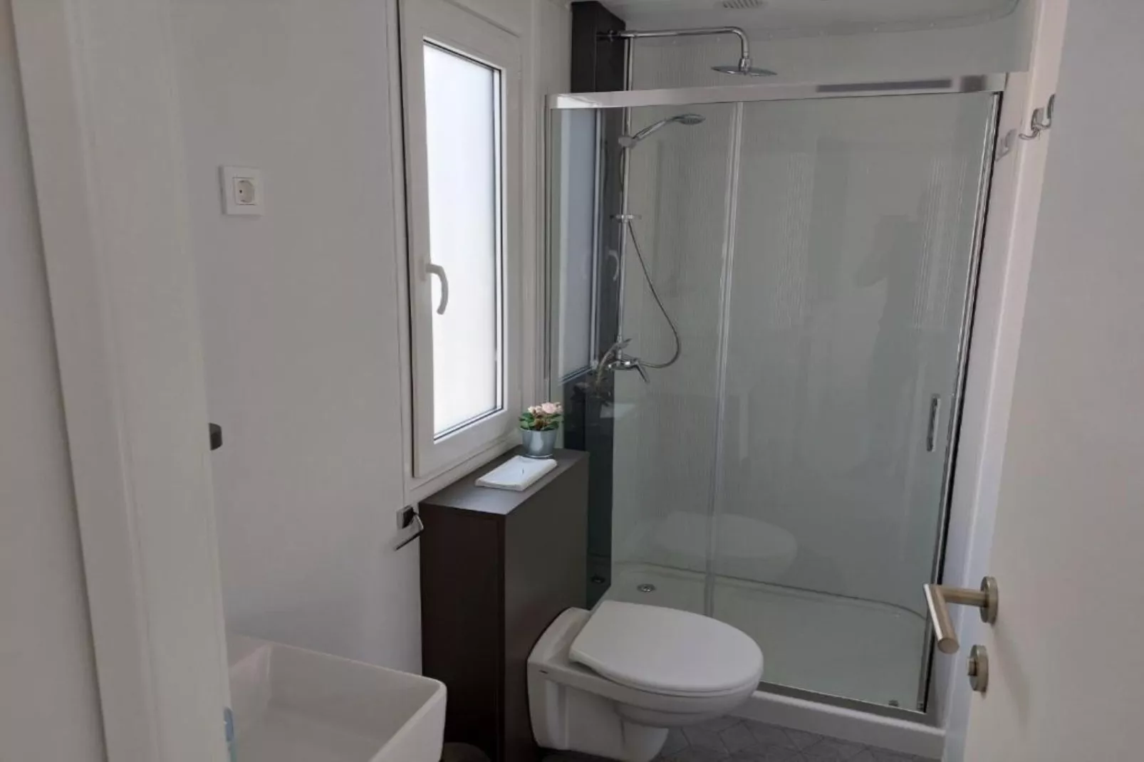 Tasha Premium Mobile Home - Two Bedroom Mobile Home with Terrace and Hot Tub-Badkamer