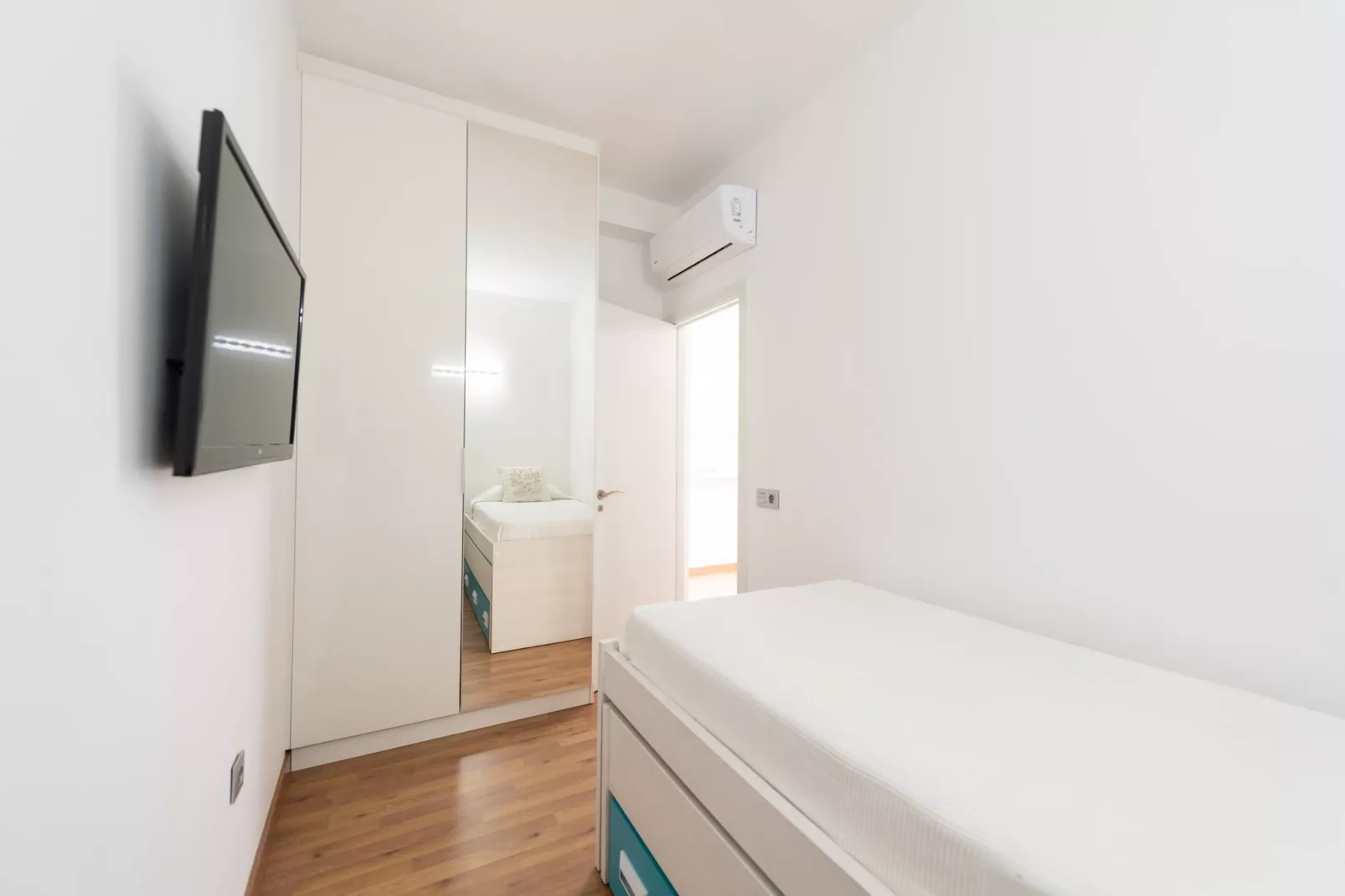 Lovely balcony sea views By CanariasGetaway-Slaapkamer