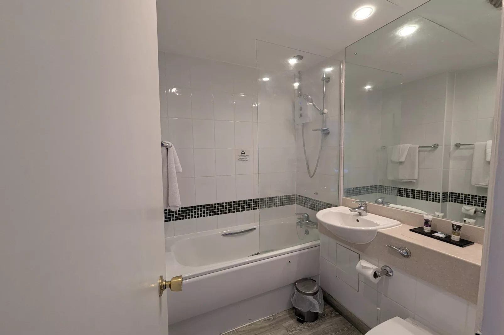 Newton Park Double Room-Badkamer