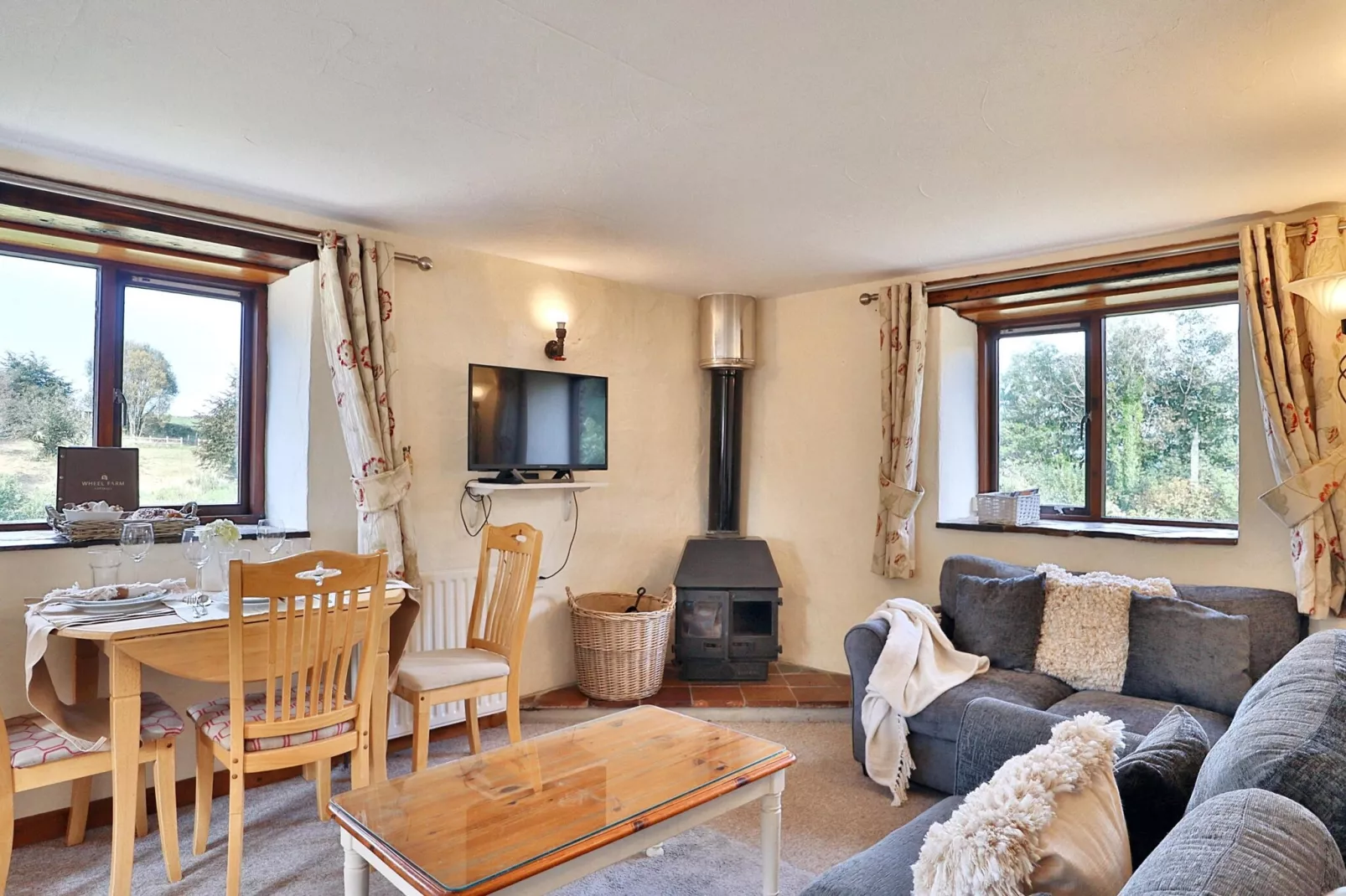 SEASIDE  one bed 2 guest-Woonkamer