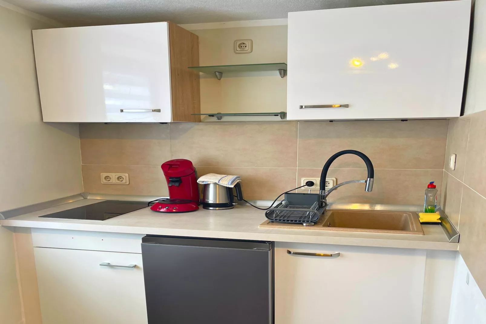 F001 Apartment mit Doppelbett-Keuken