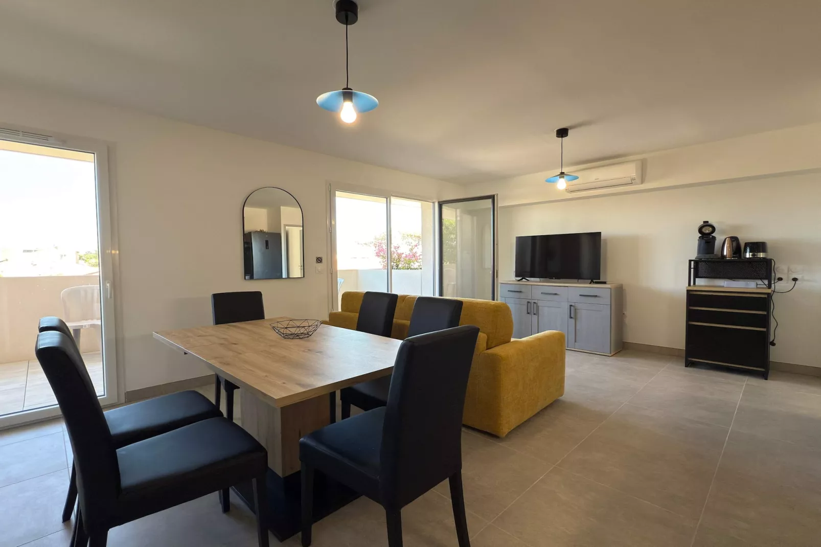 111 LUCAT-Eetkamer