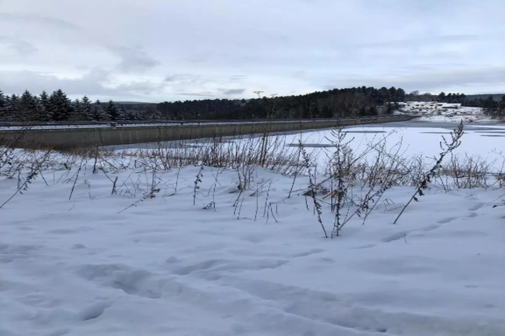 Ferienwohnung an der Talsperre Rauschenbach-Gebied winter 20km
