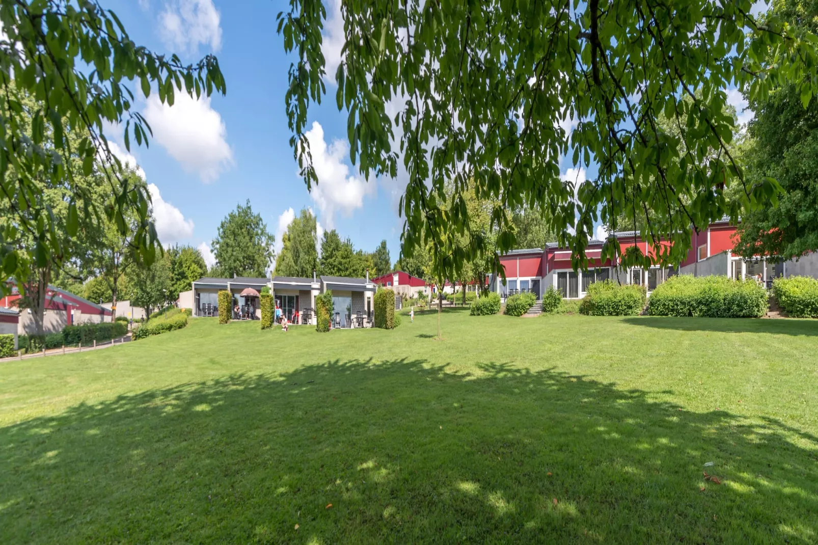 Bungalowpark Schin op Geul 6-Tuinen zomer