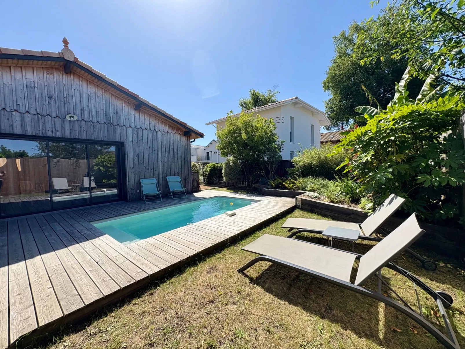 La Belle Testerine-Buiten